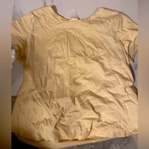 Yellow T short short sleeve.
